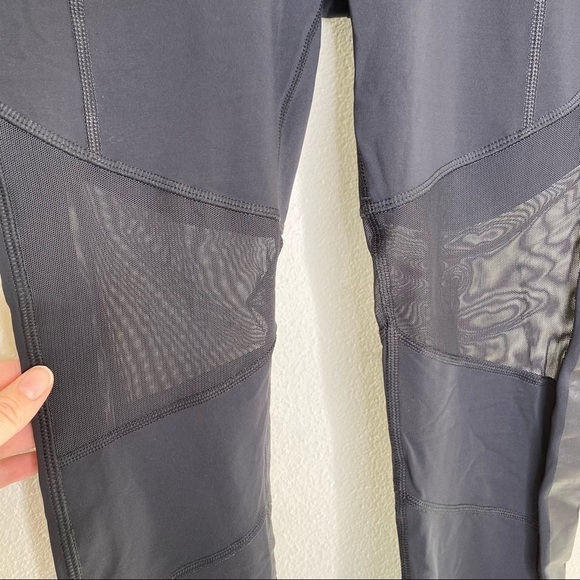 Lululemon Mesh With Me Crop Deep Coal / Desert Snake White Silver Fox - Picture 3 of 10